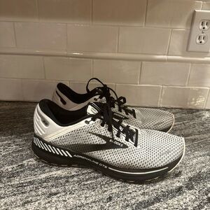 Men’s Brooks Adrenaline 22 Size 11.5 Wide